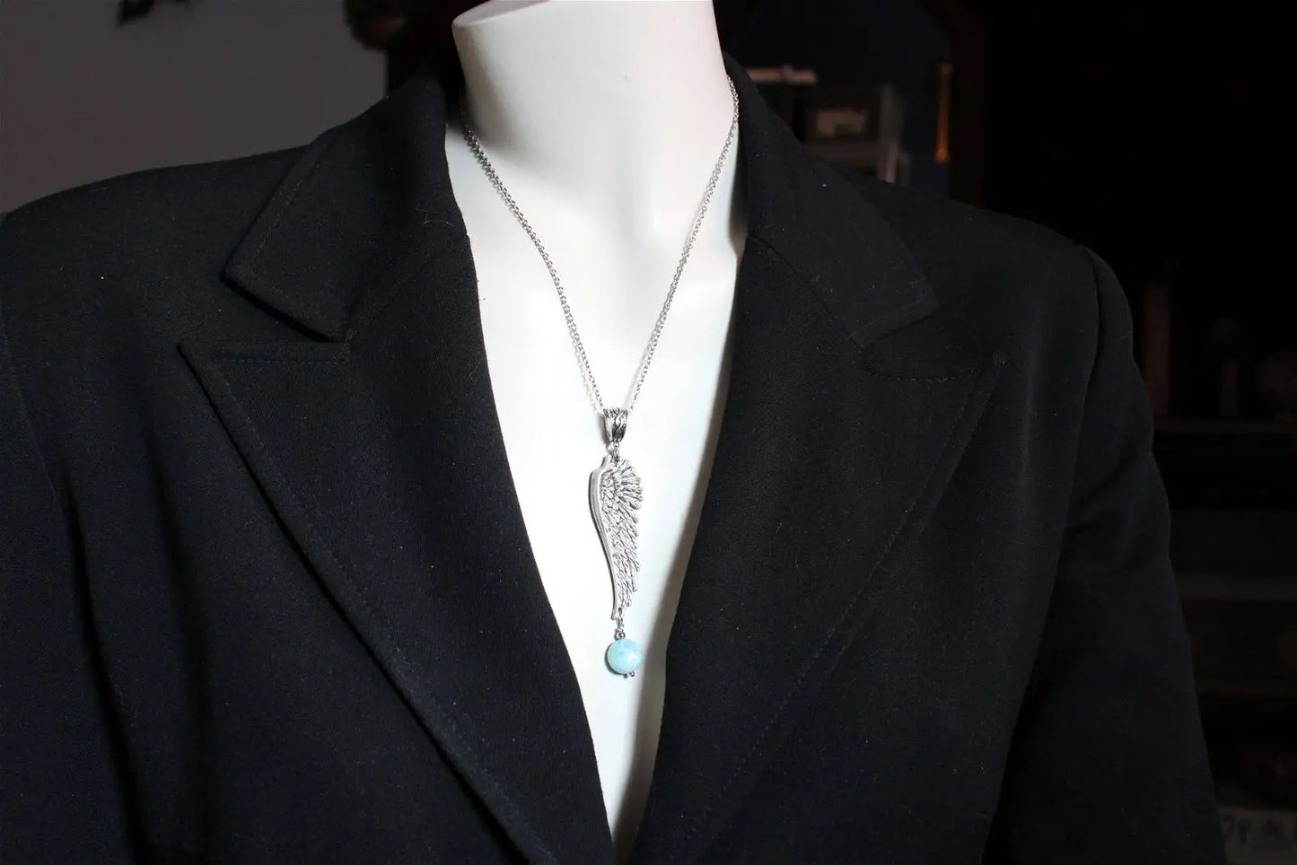 Collier avec larimar et aile - Aurore Lune