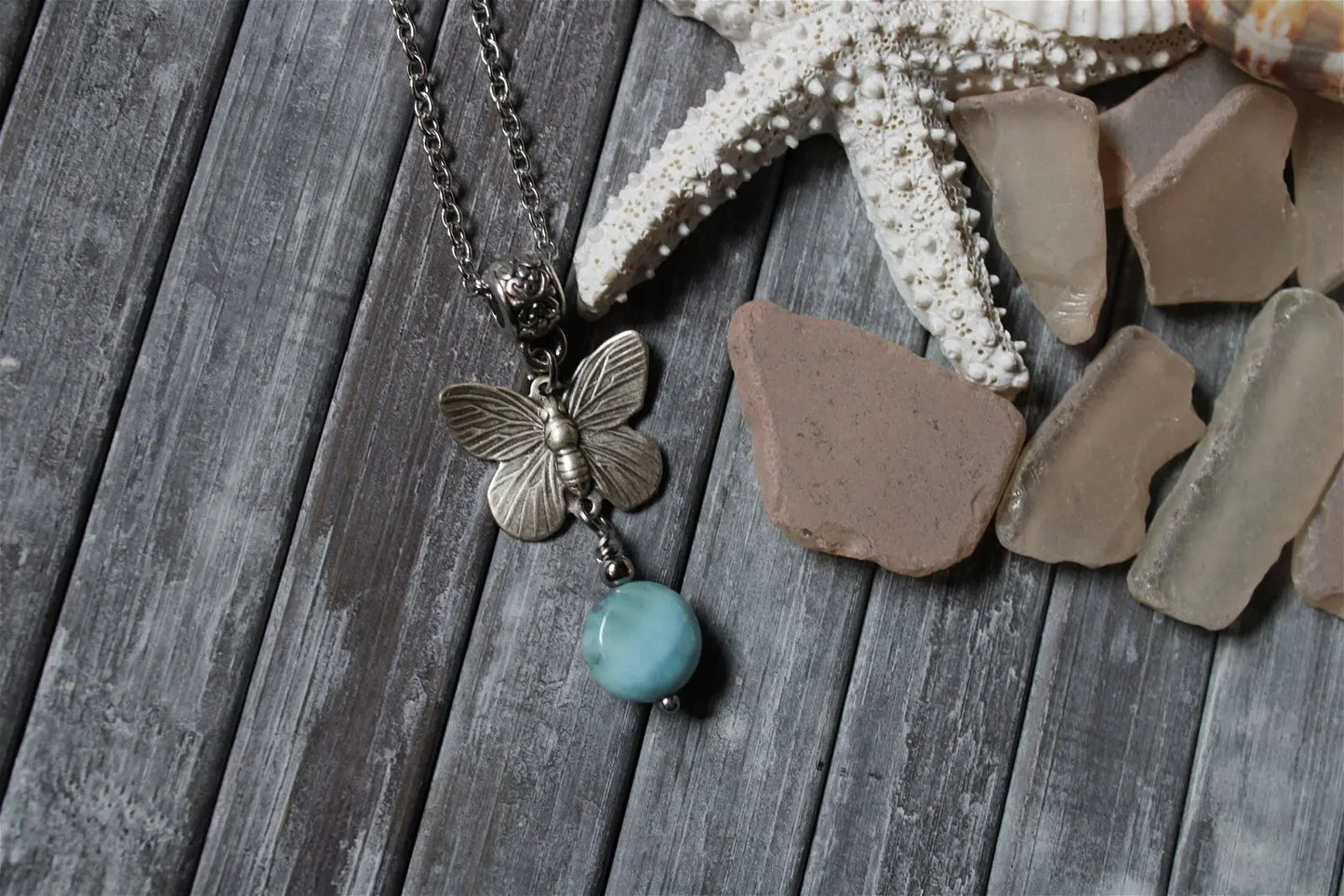 Collier avec larimar et papillon - Aurore Lune