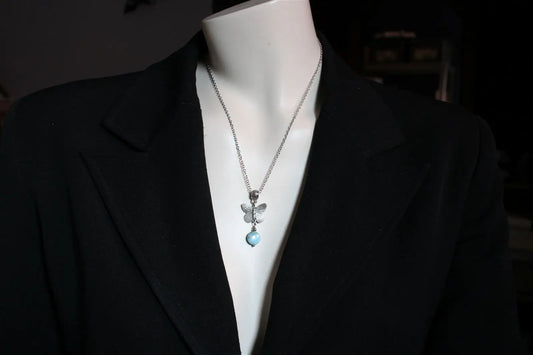 Collier avec larimar et papillon - Aurore Lune