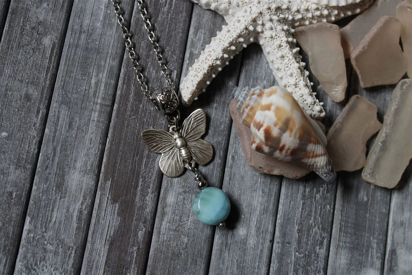 Collier avec larimar et papillon - Aurore Lune