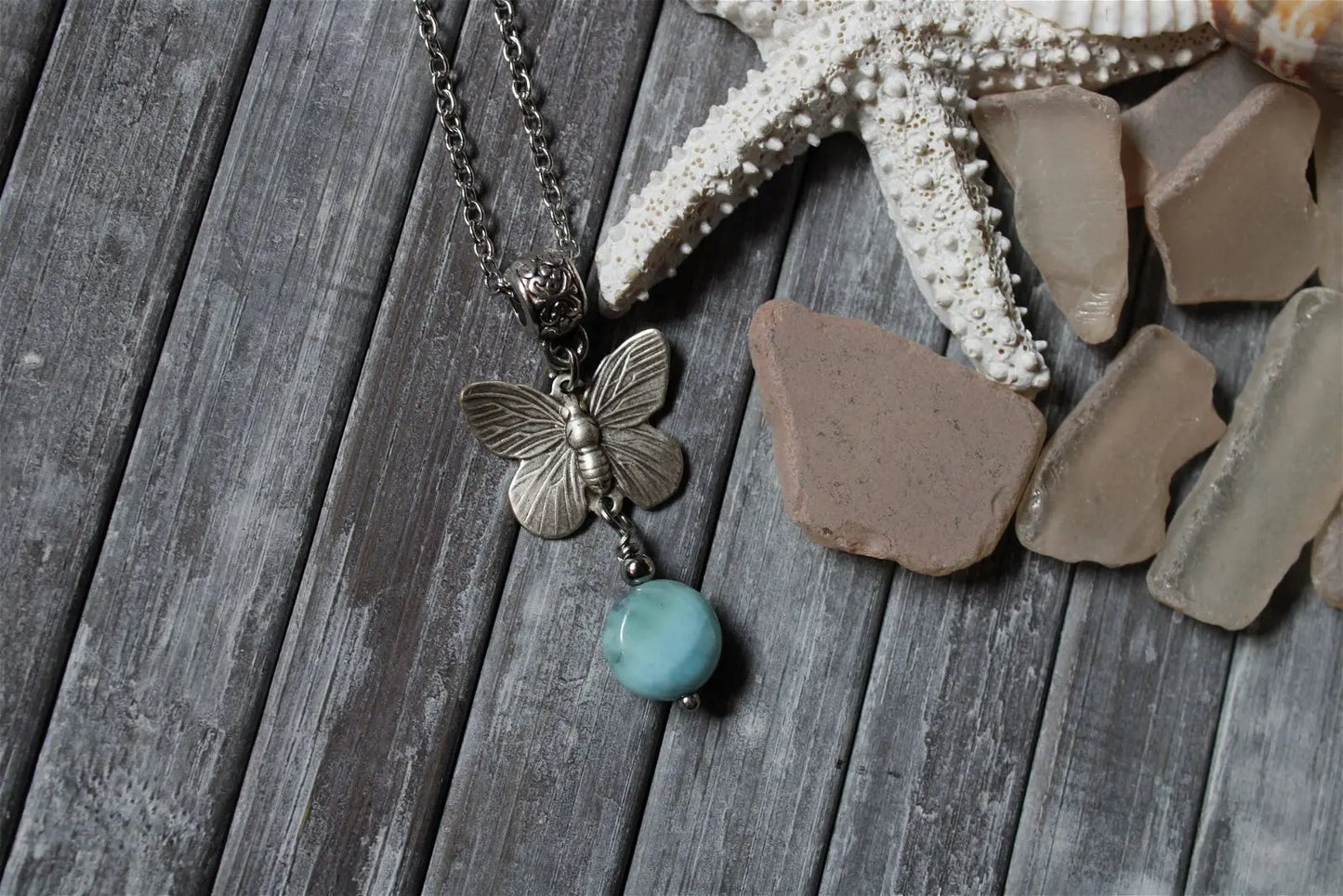 Collier avec larimar et papillon - Aurore Lune