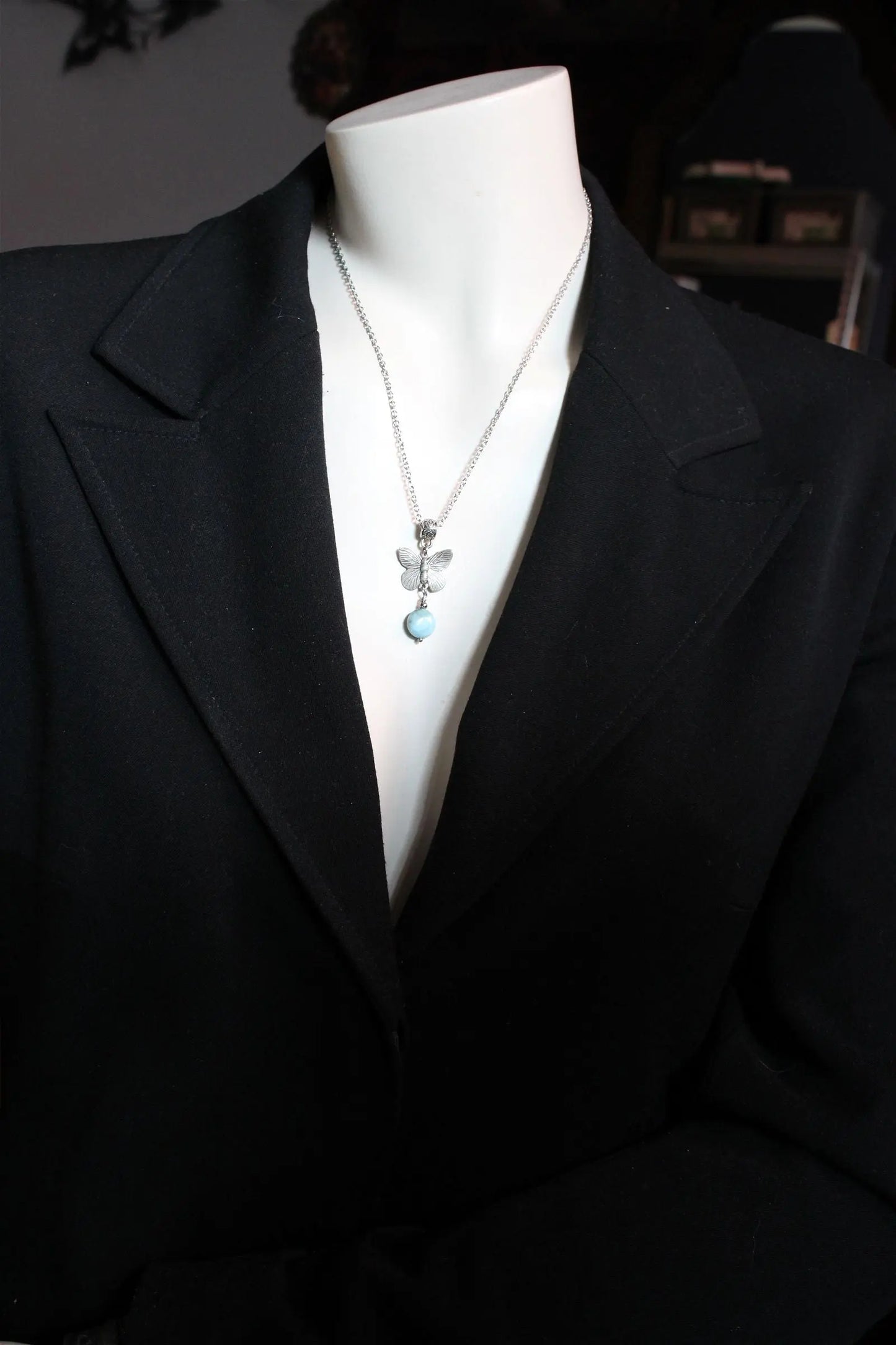 Collier avec larimar et papillon - Aurore Lune