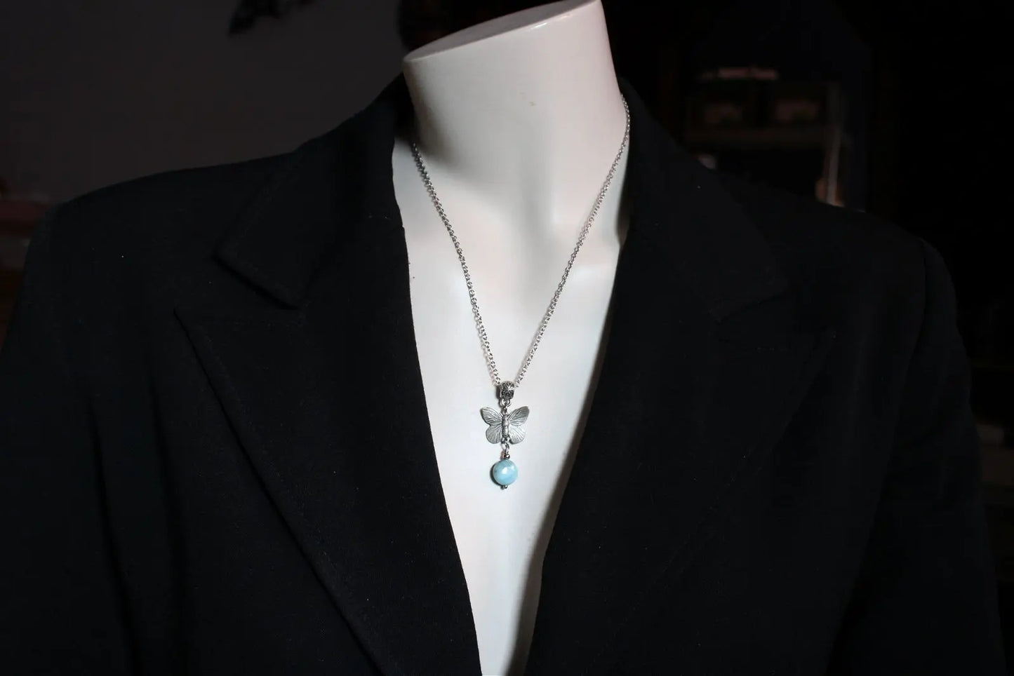 Collier avec larimar et papillon - Aurore Lune