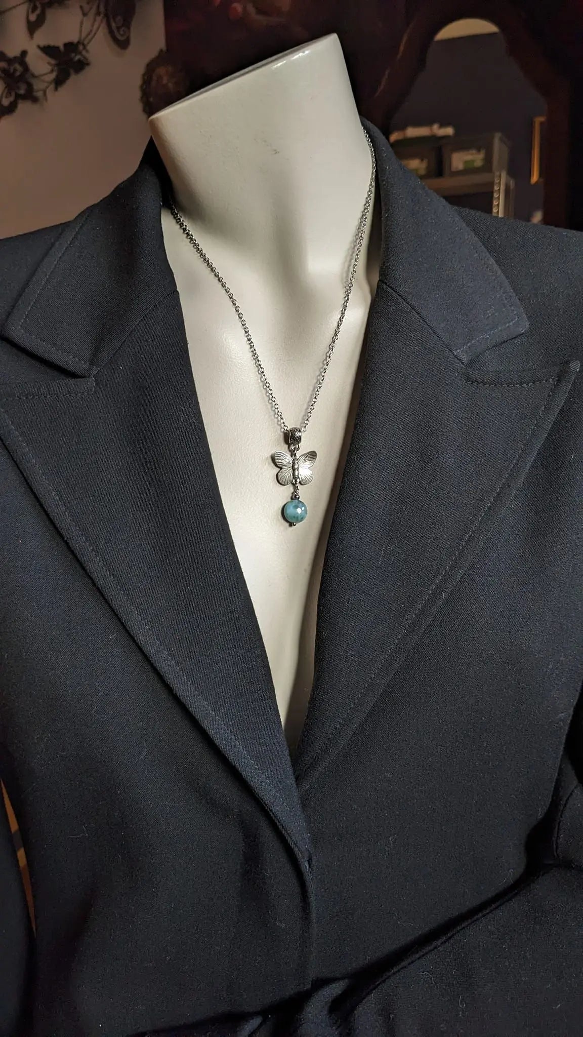Collier avec larimar et papillon - Aurore Lune