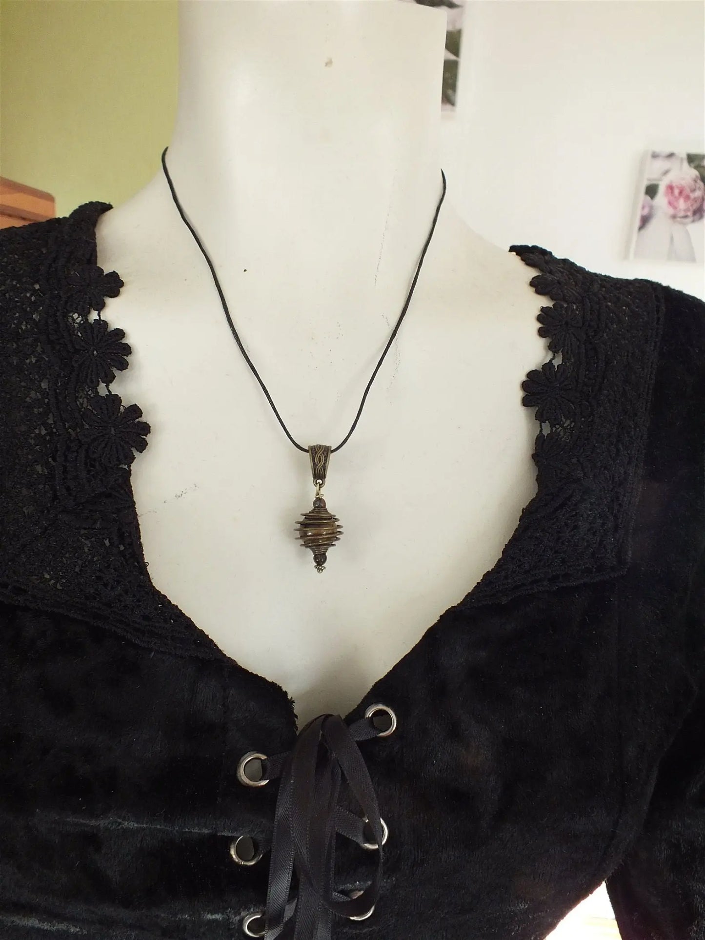 Collier avec oeil de tigre façon pendule - Aurore Lune
