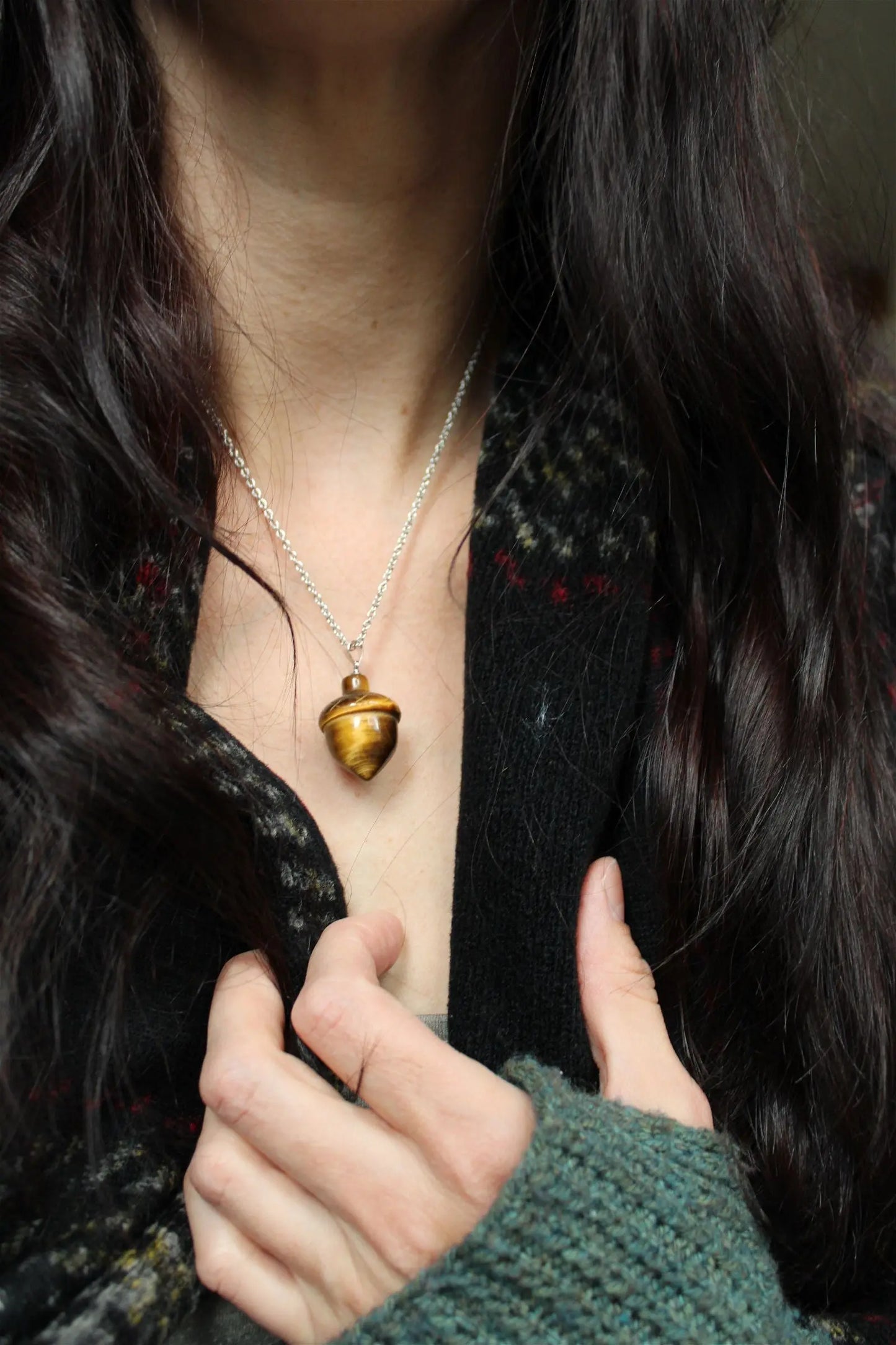 Collier avec oeil de tigre gland de chêne - Aurore Lune