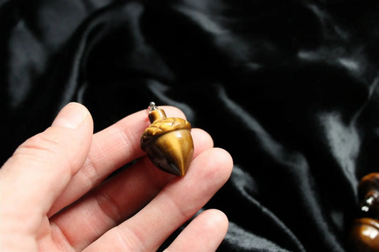 Collier avec  oeil de tigre gland de chêne - Aurore Lune