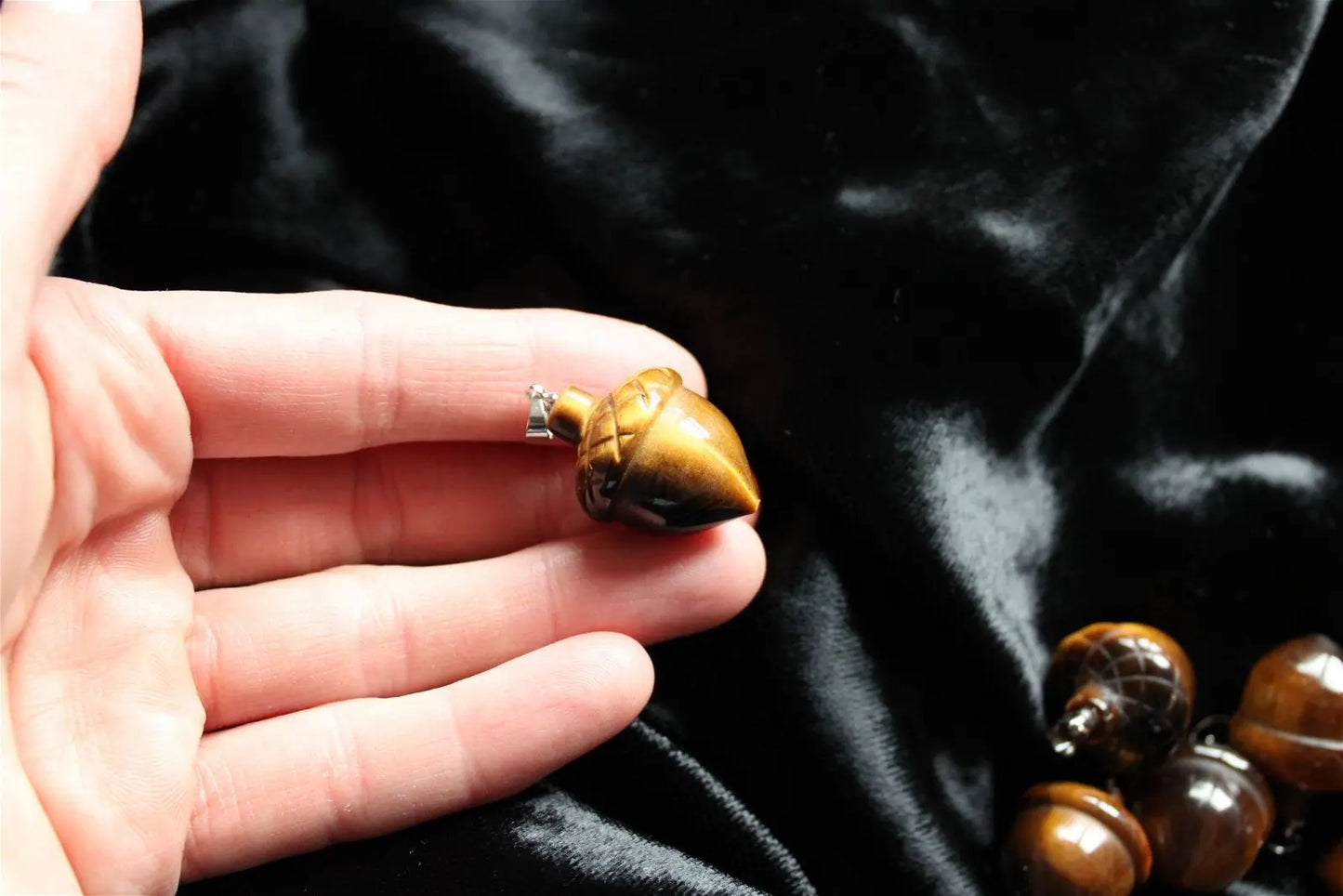 Collier avec oeil de tigre gland de chêne - Aurore Lune