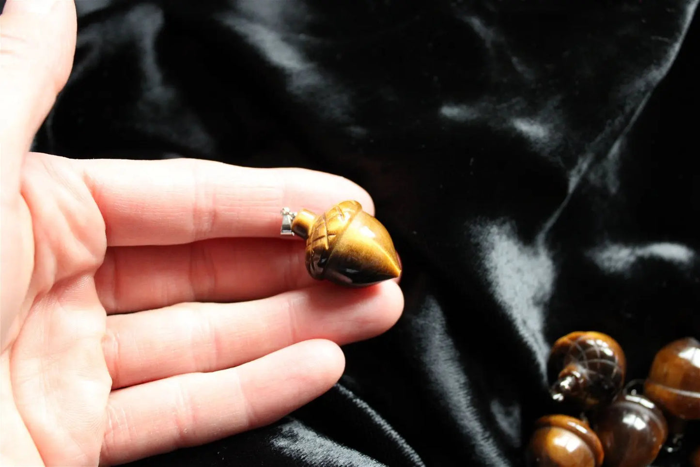 Collier avec oeil de tigre gland de chêne - Aurore Lune
