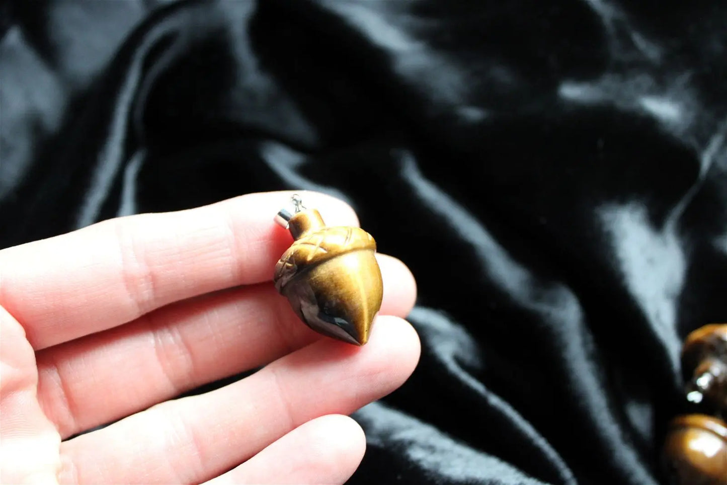 Collier avec oeil de tigre gland de chêne - Aurore Lune