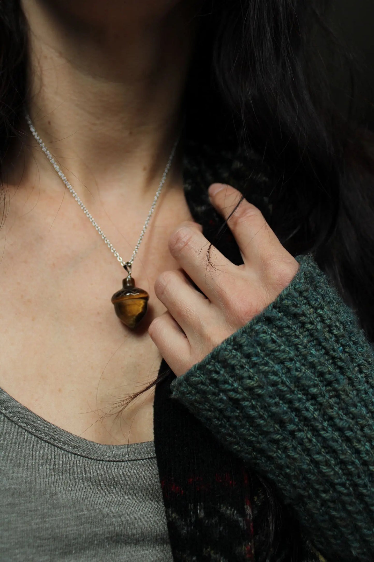 Collier avec oeil de tigre gland de chêne - Aurore Lune