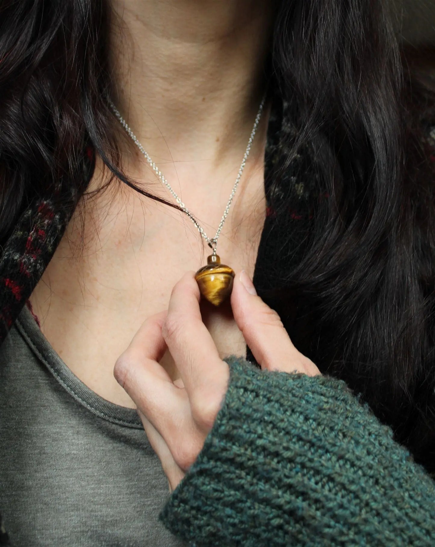 Collier avec oeil de tigre gland de chêne - Aurore Lune