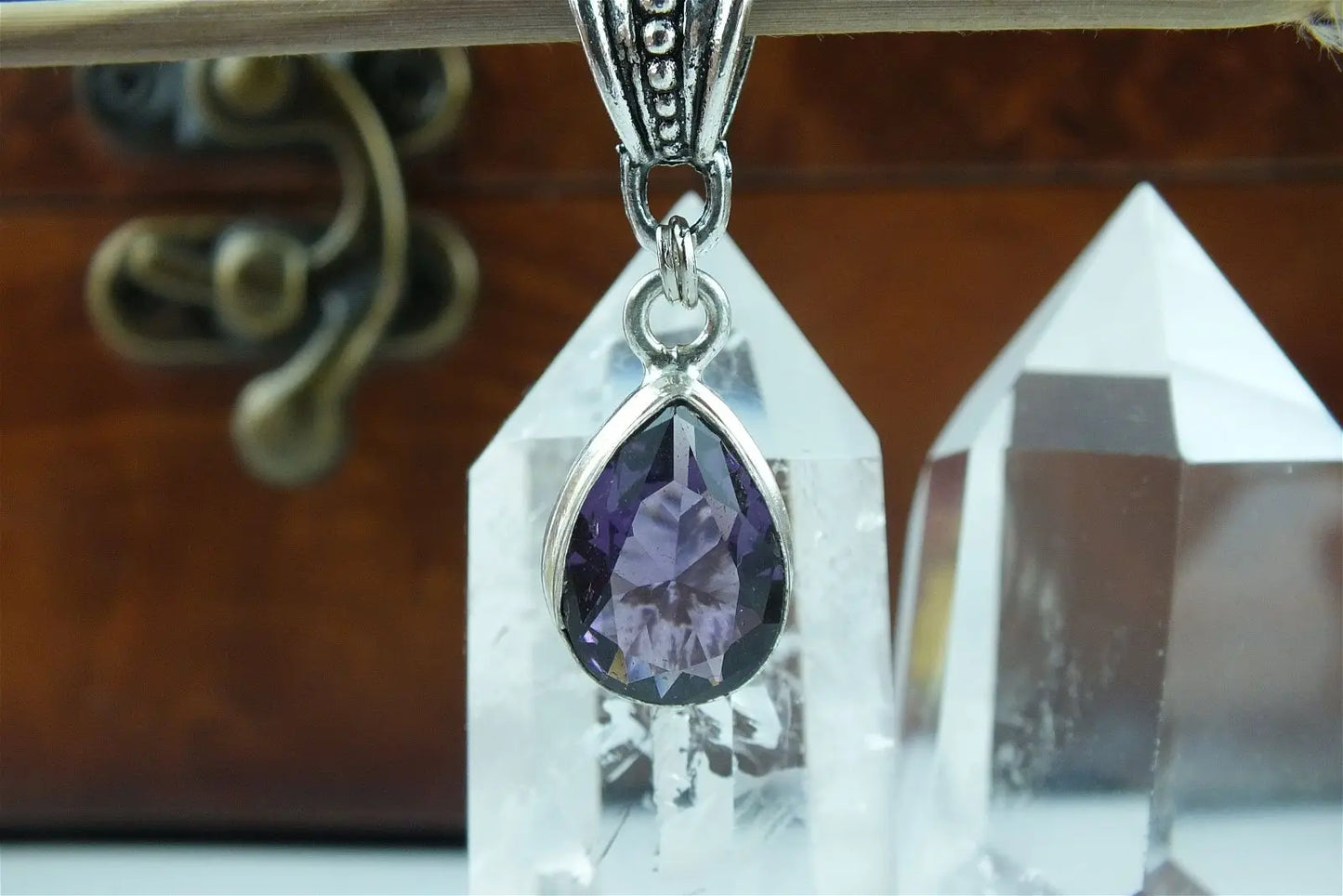 Collier avec pierre violette - Aurore Lune