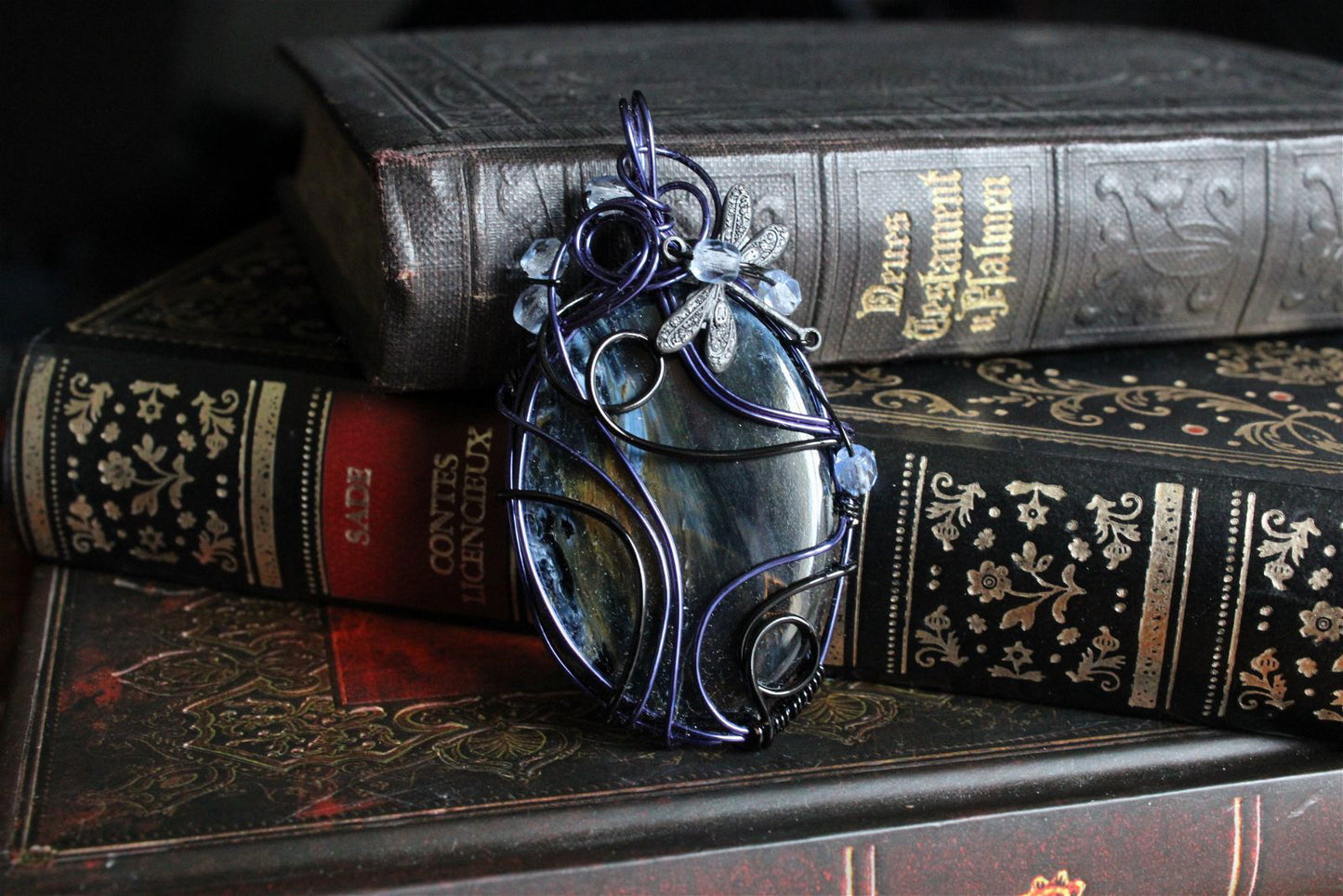 Collier avec pietersite et libellule - Aurore Lune