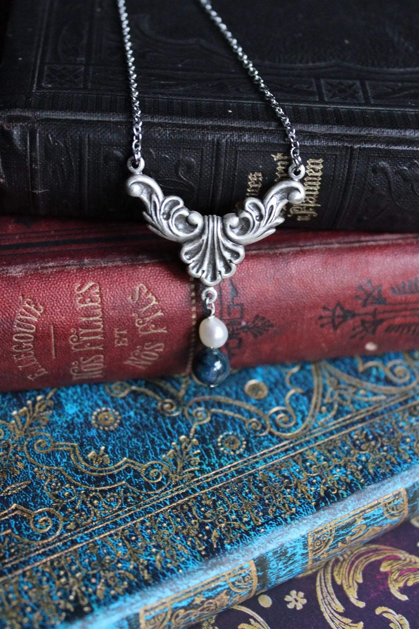 Collier baroque - elfique avec disthène bleu - Aurore Lune