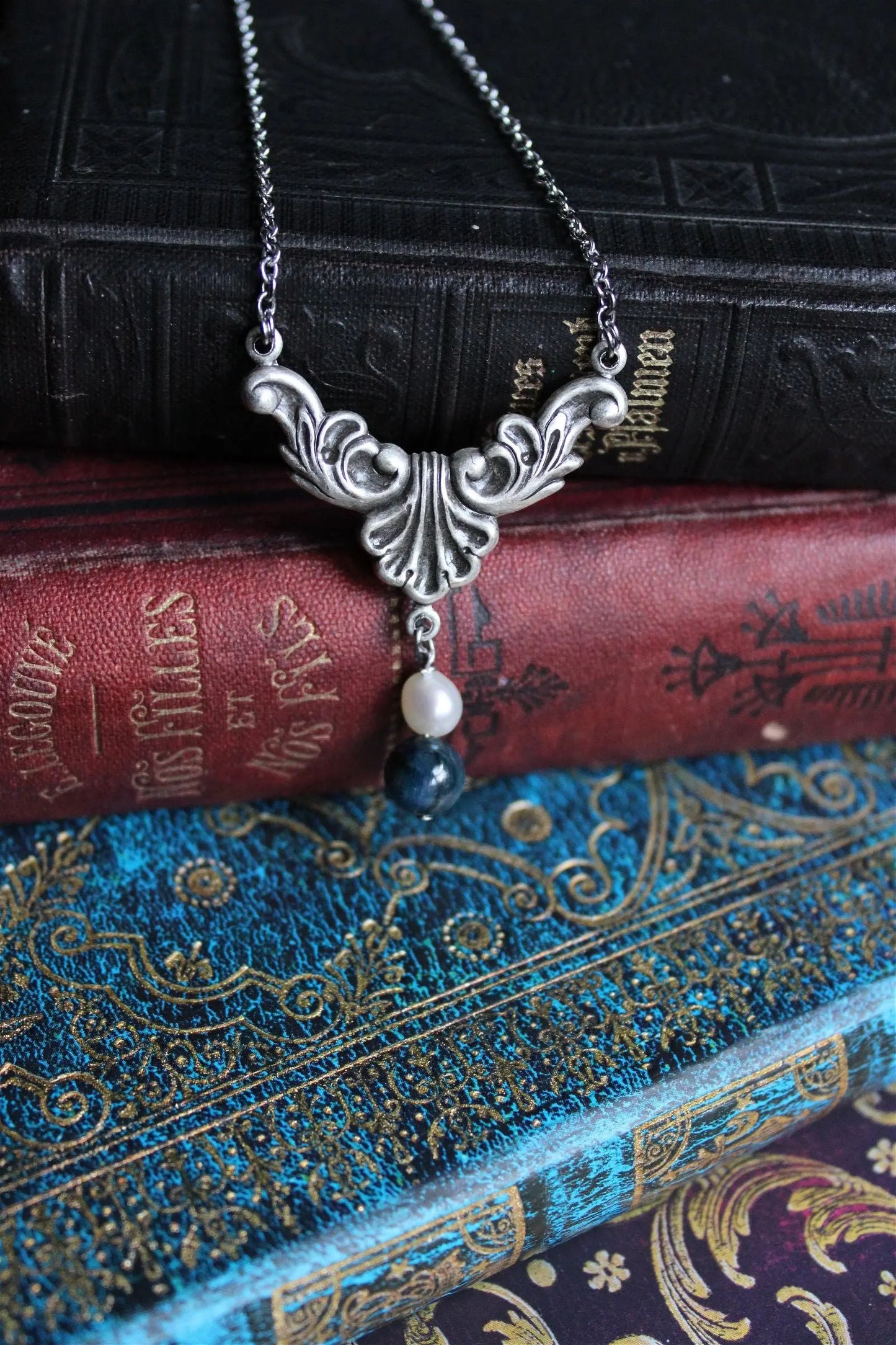 Collier baroque - elfique avec disthène bleu - Aurore Lune