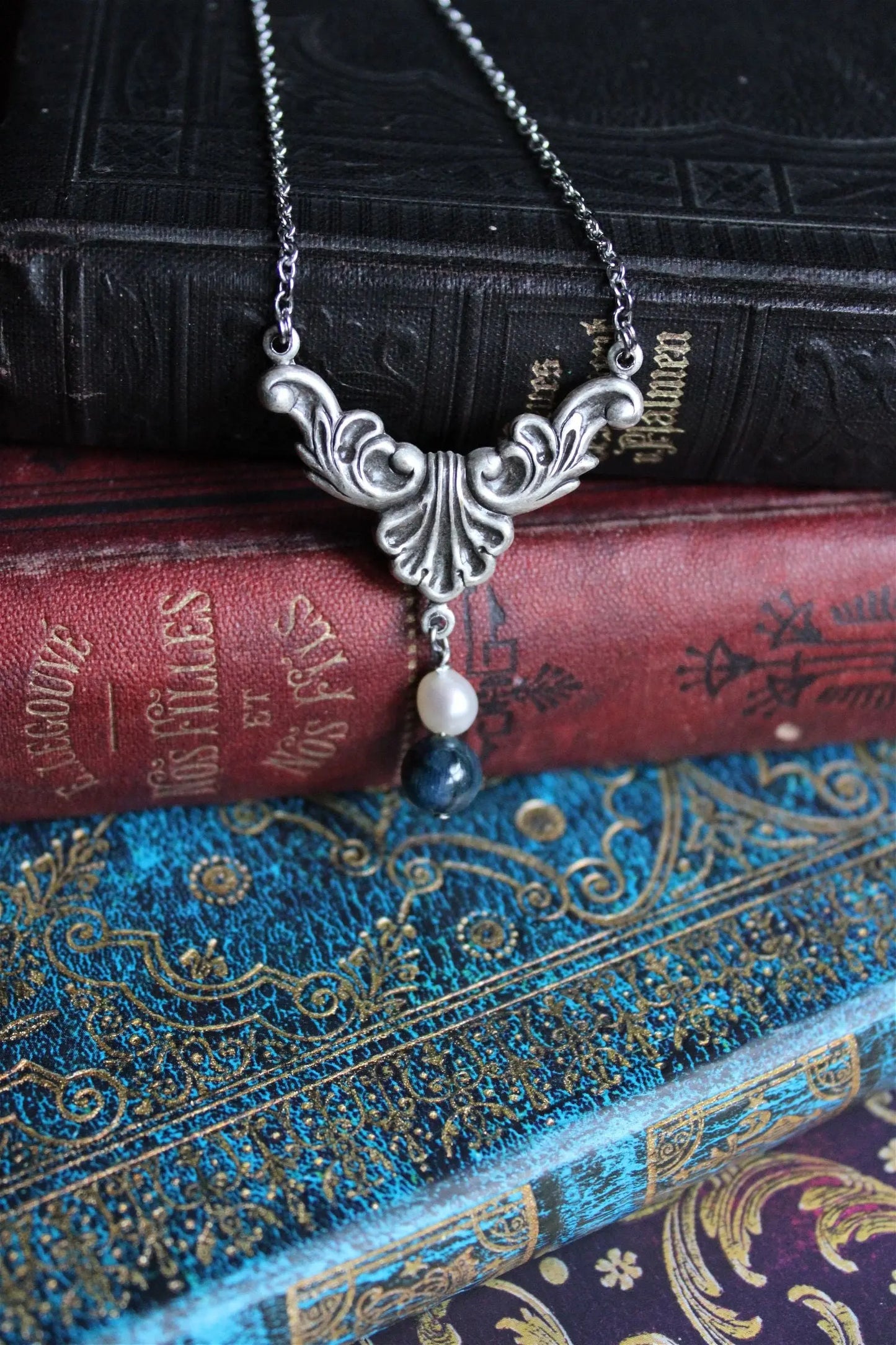Collier baroque - elfique avec disthène bleu - Aurore Lune