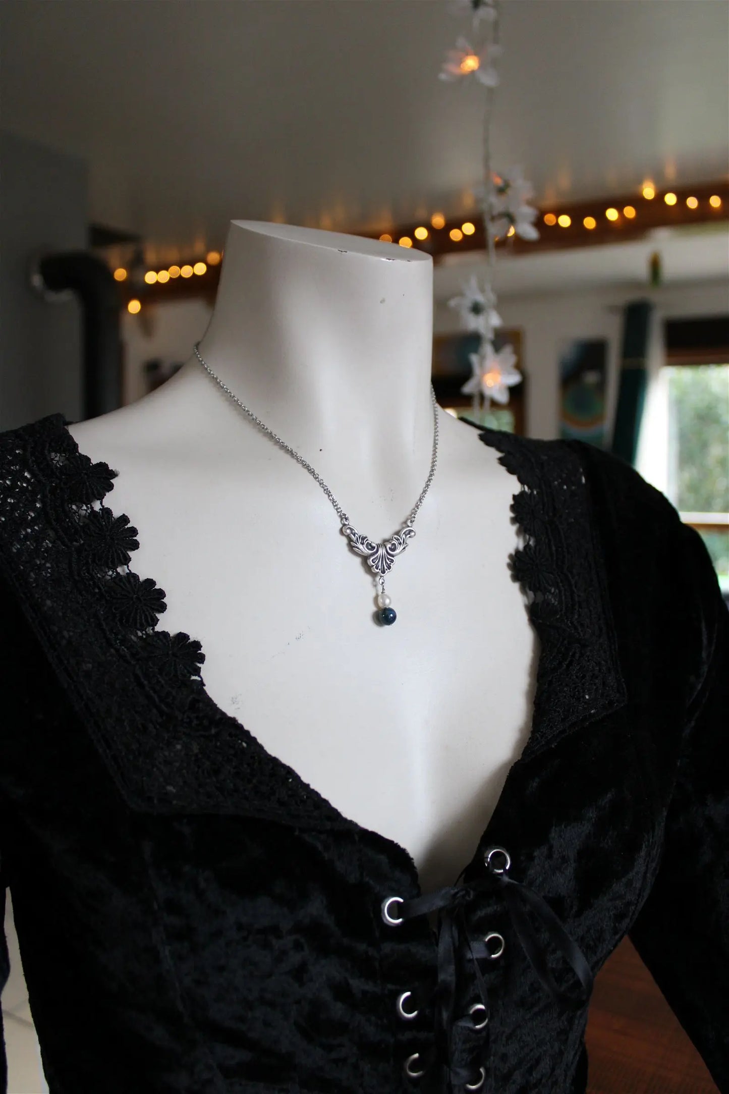 Collier baroque - elfique avec disthène bleu - Aurore Lune
