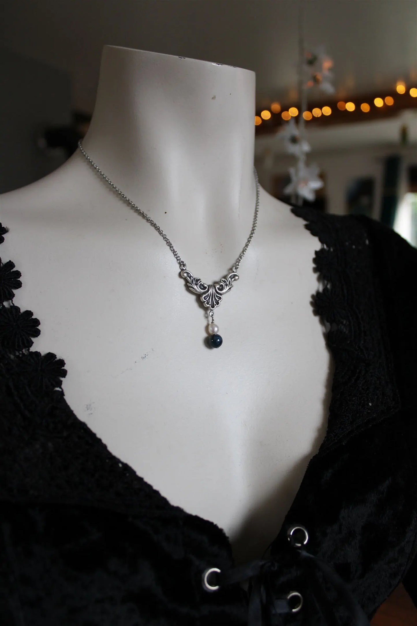 Collier baroque - elfique avec disthène bleu - Aurore Lune