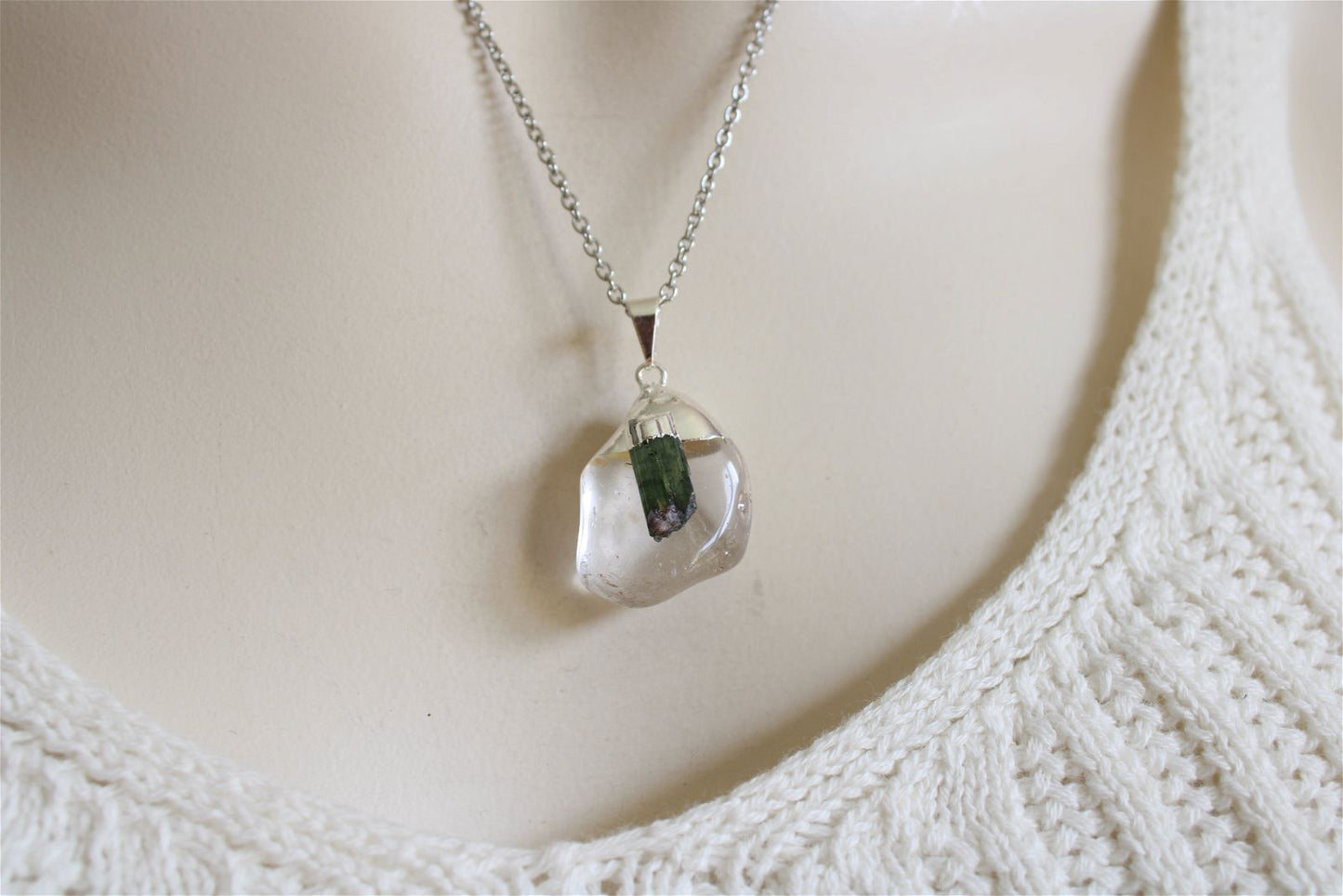 Collier cristal de roche et tourmaline verte avec chaîne - Aurore Lune