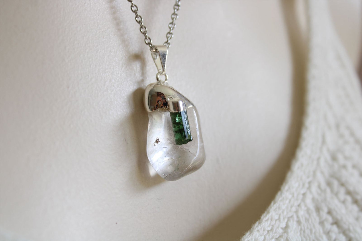 Collier cristal de roche et tourmaline verte avec chaîne - Aurore Lune