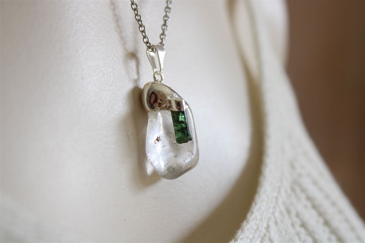 Collier cristal de roche et tourmaline verte avec chaîne - Aurore Lune