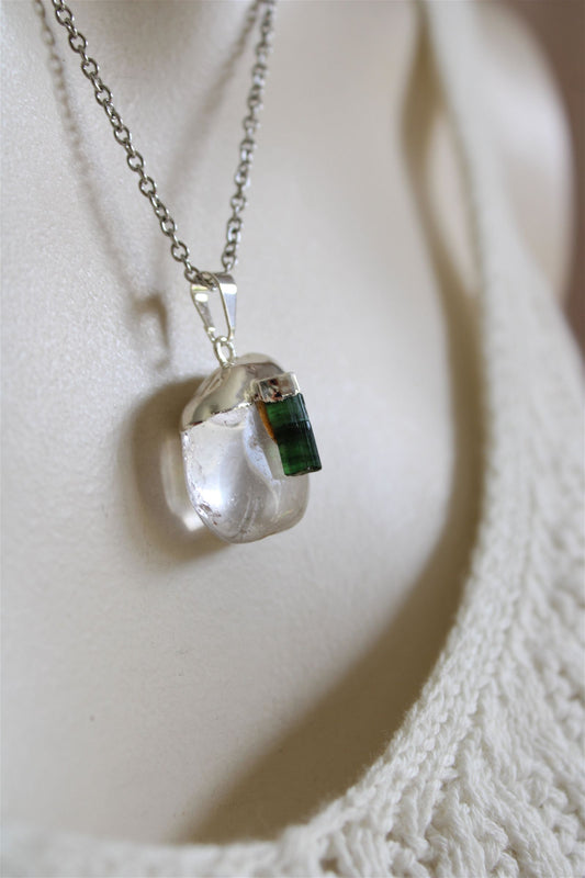 Collier cristal de roche et tourmaline verte avec chaîne - Aurore Lune