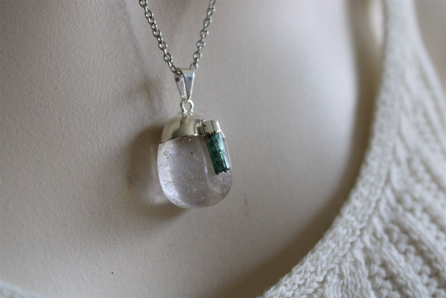 Collier cristal de roche et tourmaline verte avec chaîne - Aurore Lune