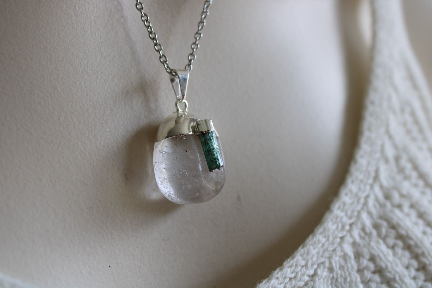 Collier cristal de roche et tourmaline verte avec chaîne - Aurore Lune