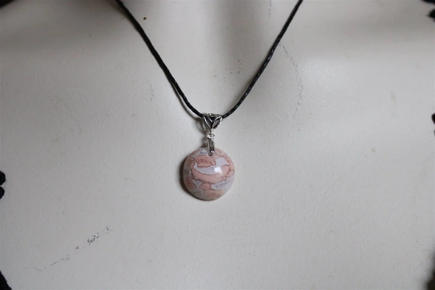 Collier de douceur en agate candy cotton - Aurore Lune