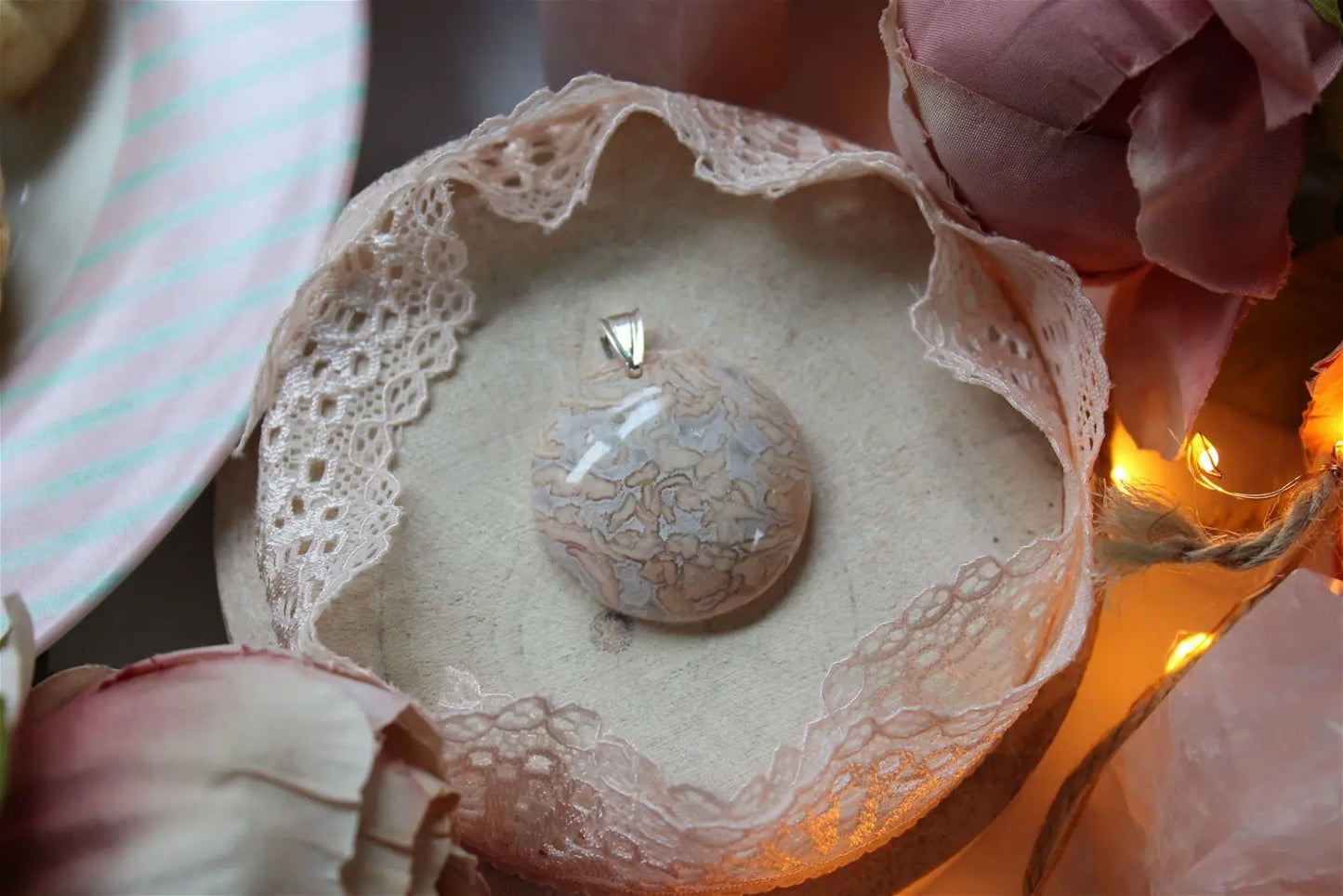 Collier de douceur en agate candy cotton - Aurore Lune