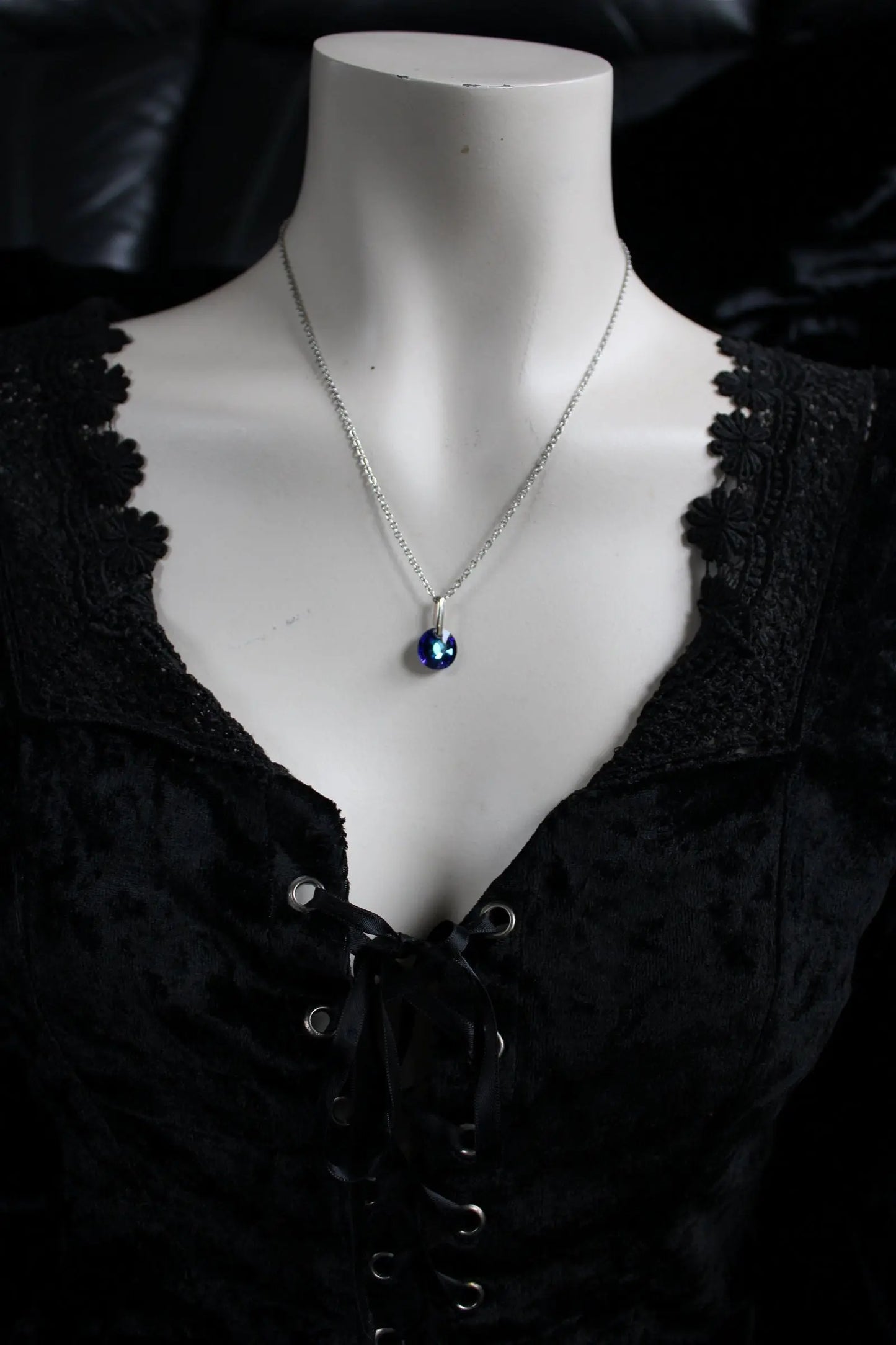 Collier décoré SWAROVSKI bleu nuit - Aurore Lune