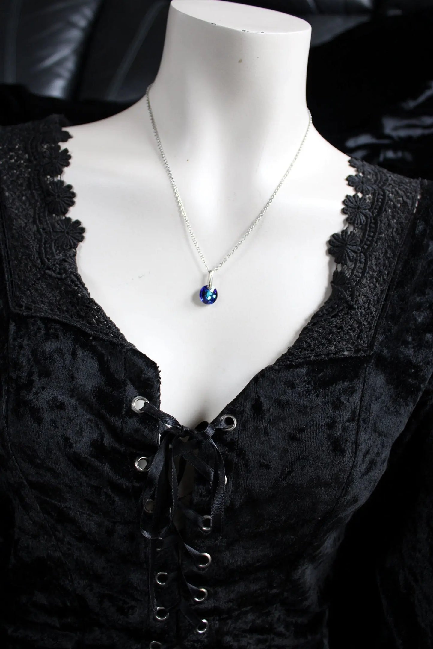 Collier décoré SWAROVSKI bleu nuit - Aurore Lune