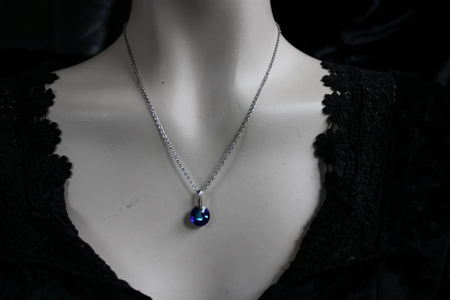 Collier décoré SWAROVSKI bleu nuit - Aurore Lune