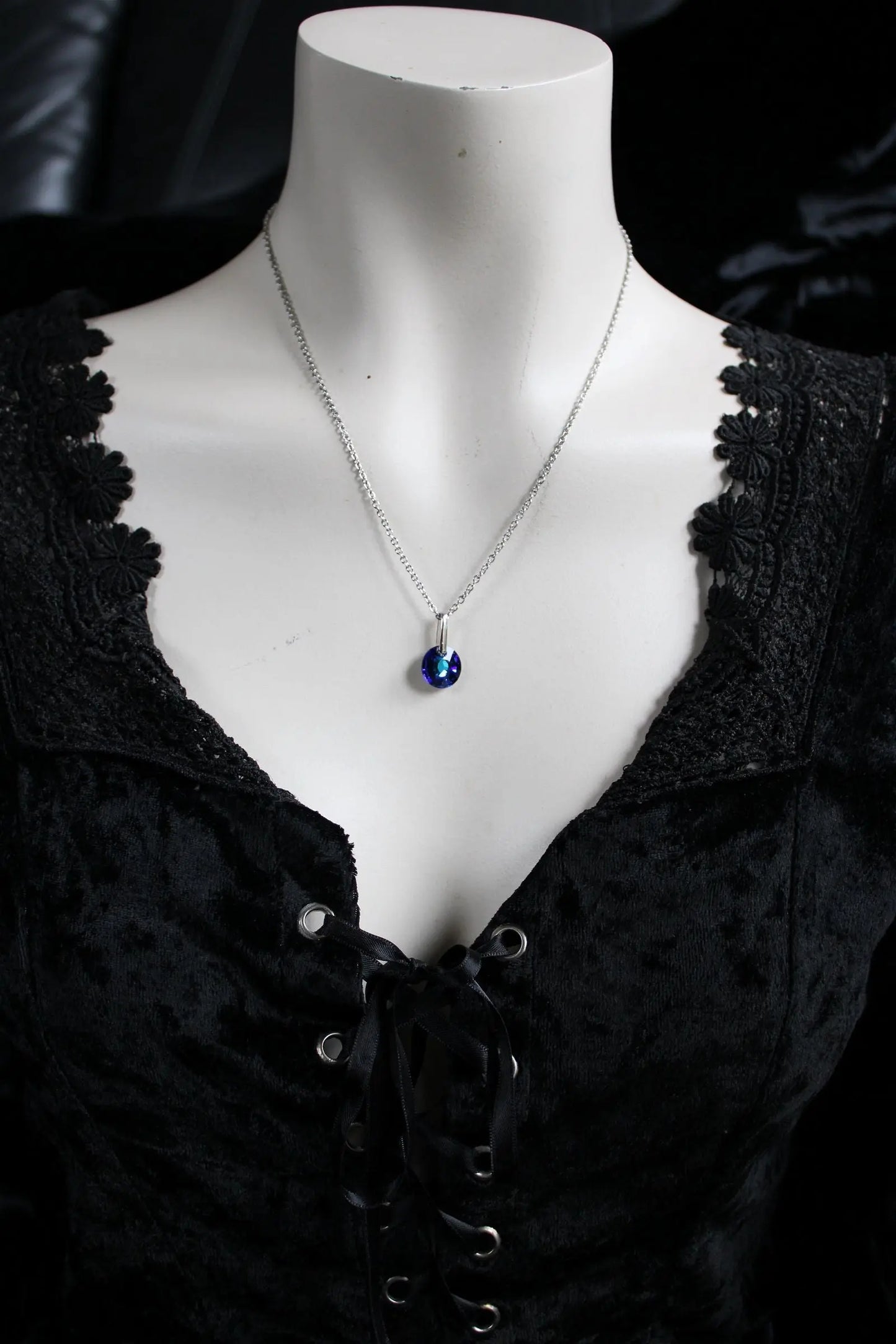 Collier décoré SWAROVSKI bleu nuit - Aurore Lune