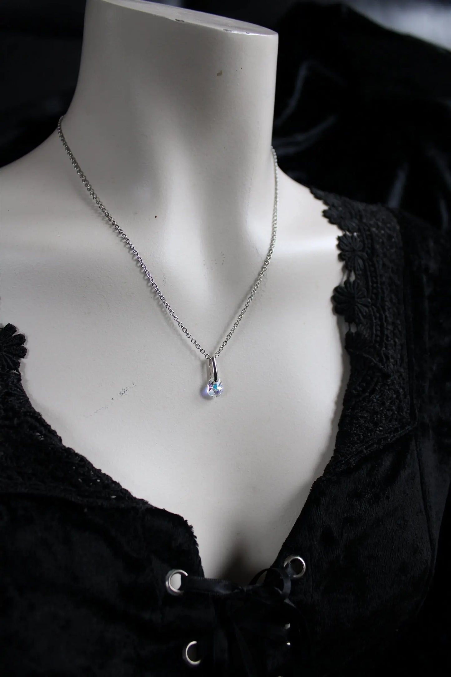 Collier décoré SWAROVSKI magnifique - Aurore Lune