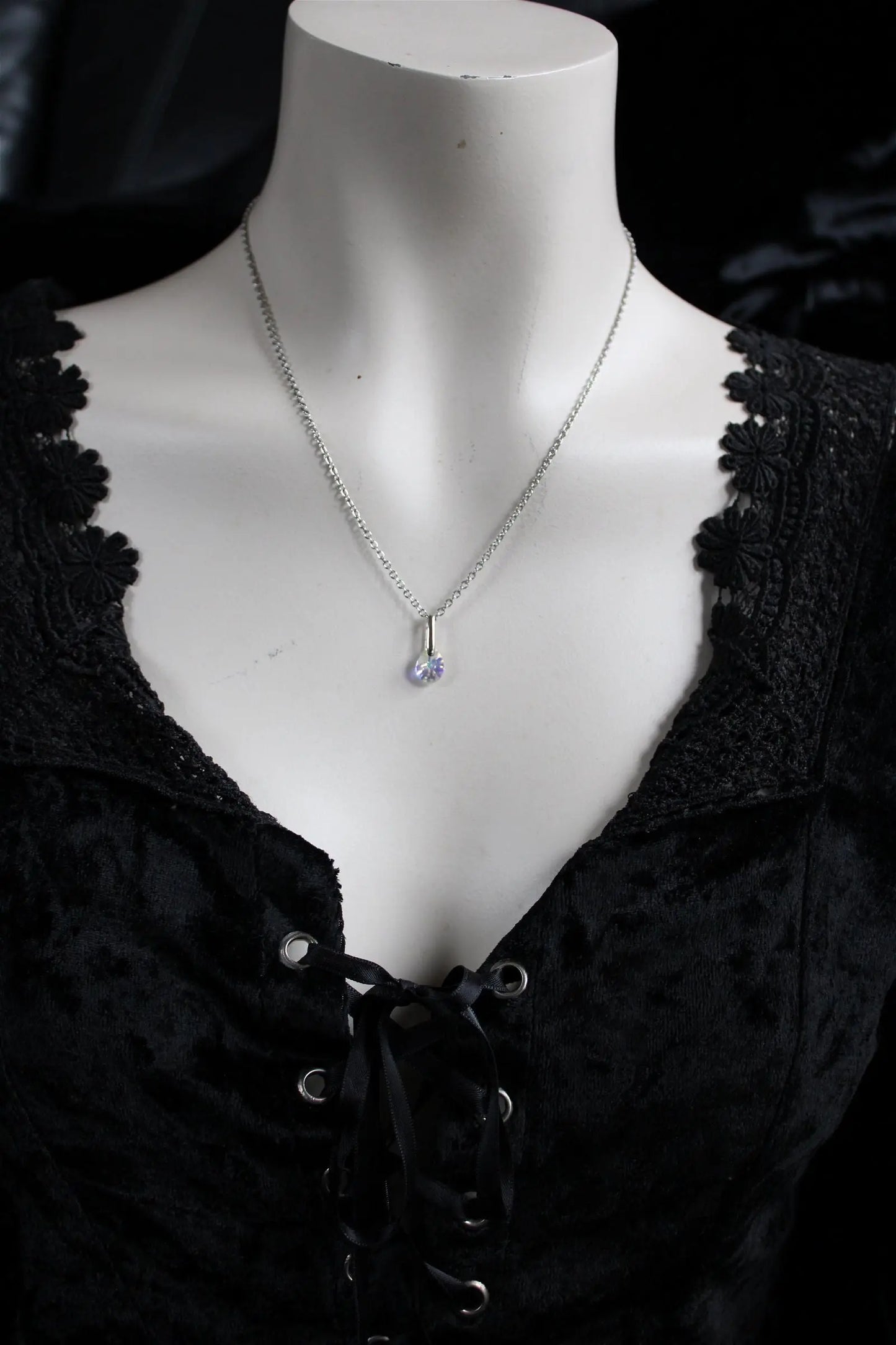 Collier décoré SWAROVSKI magnifique - Aurore Lune