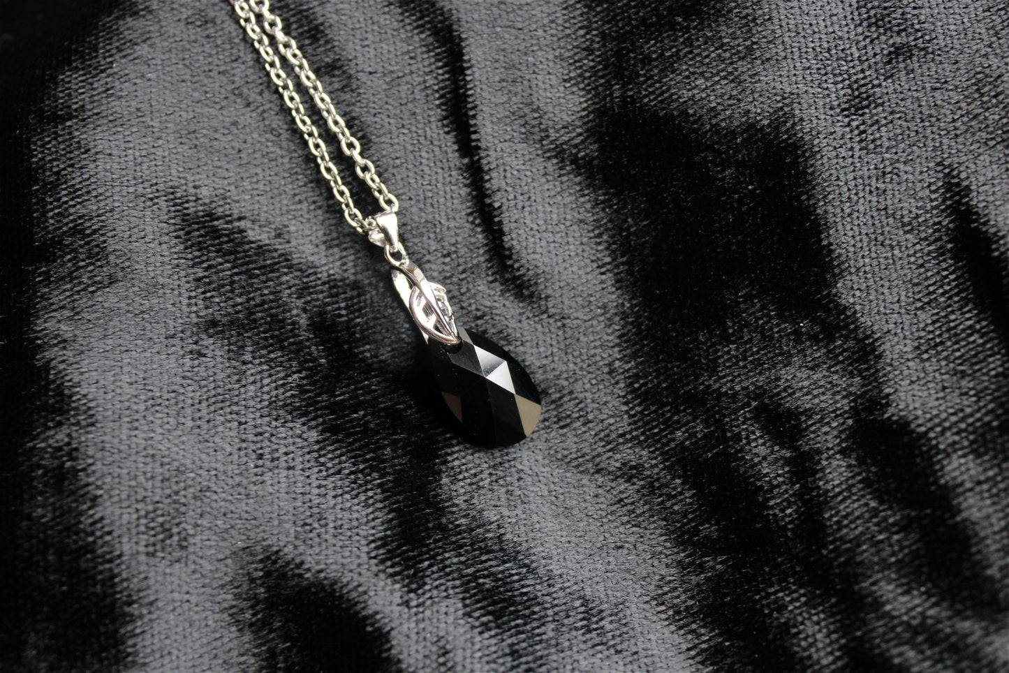 Collier décoré Swarovski noir * Dusk * - Aurore Lune