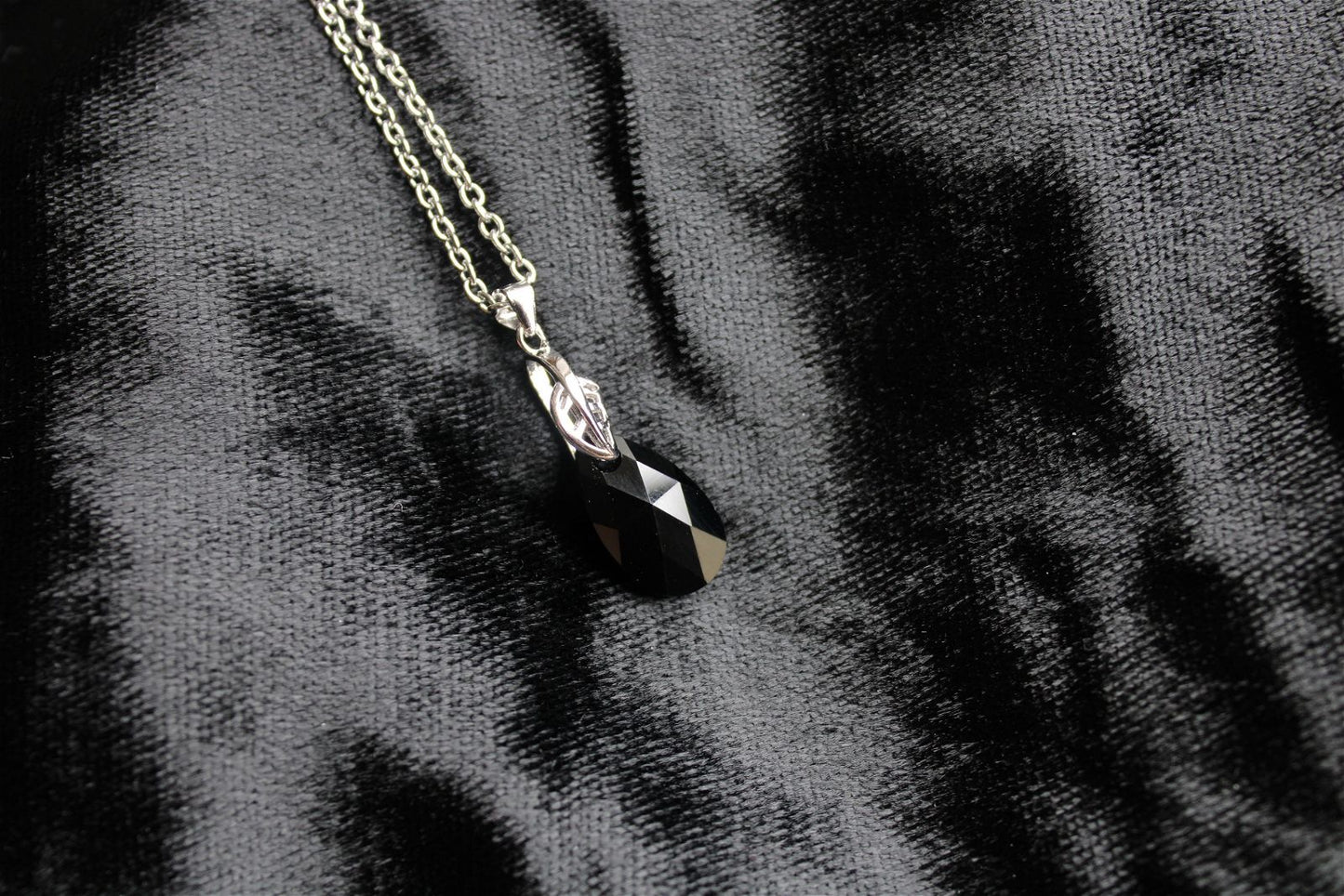 Collier décoré Swarovski noir * Dusk * - Aurore Lune