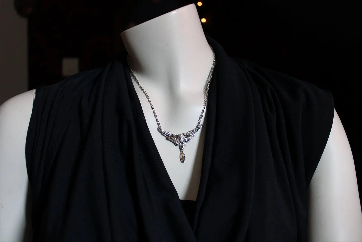 Collier décoré de swarovski original Art Nouveau - Aurore Lune