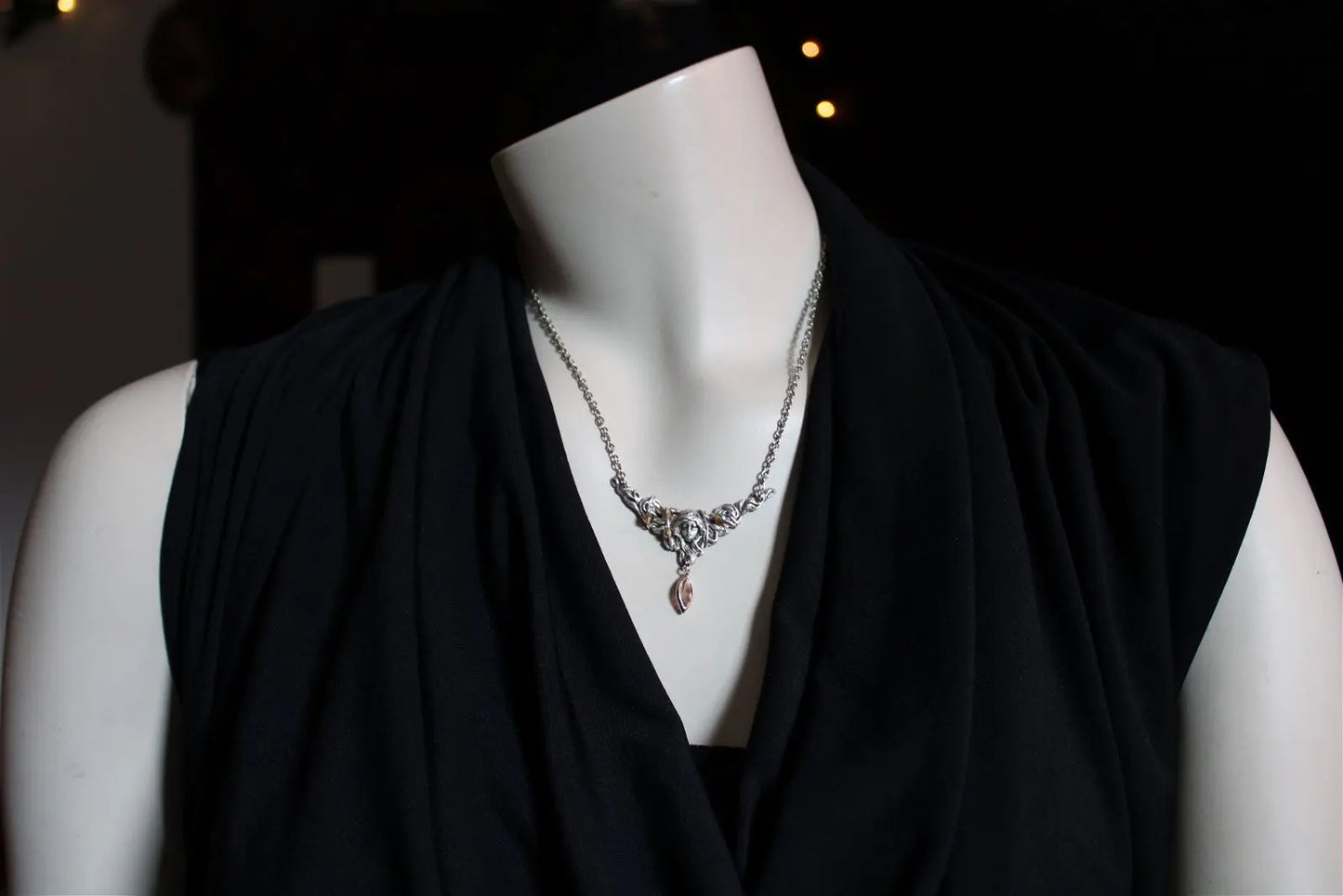 Collier décoré de swarovski original Art Nouveau - Aurore Lune