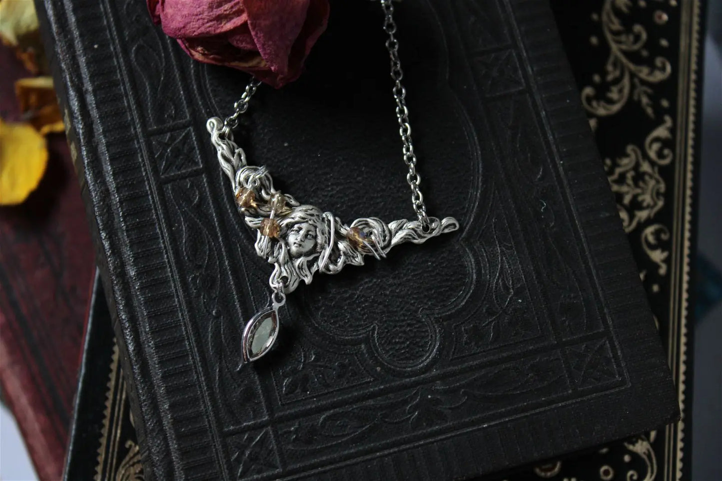 Collier décoré de swarovski original Art Nouveau - Aurore Lune