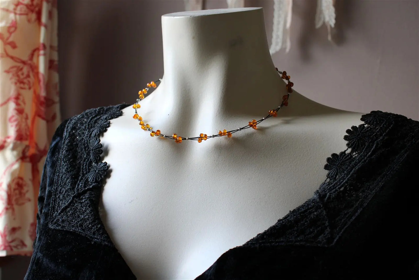 Collier en ambre certifié sur fil câblé 45cm - Lituanie - Aurore Lune