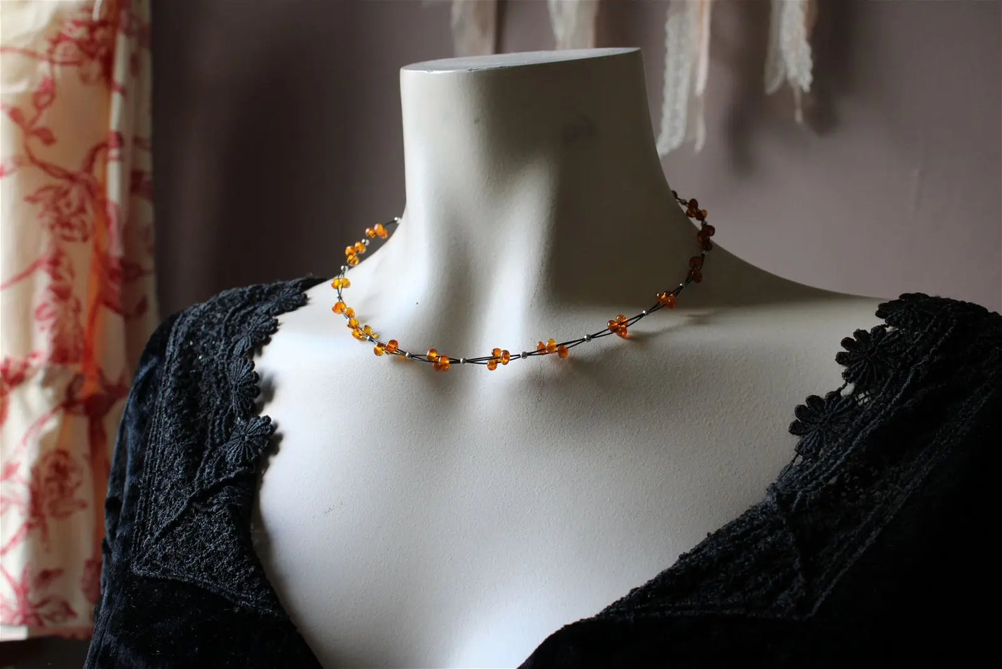 Collier en ambre certifié sur fil câblé 45cm - Lituanie - Aurore Lune