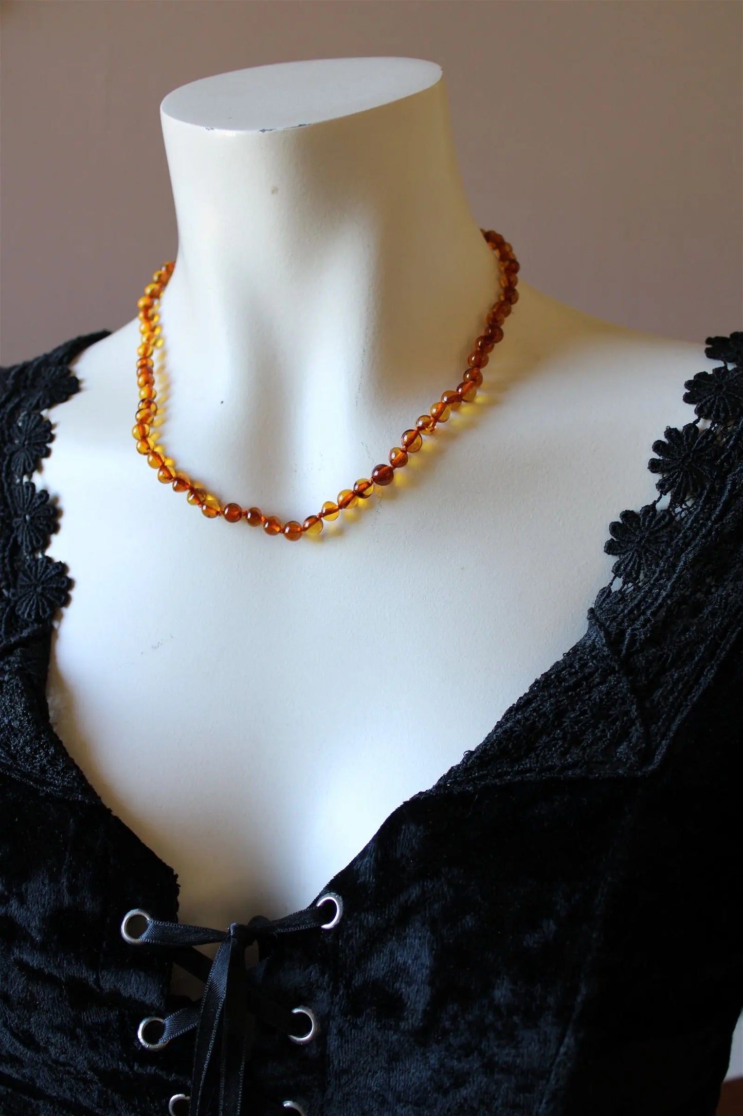 Collier en ambre cognac 44cm - Lituanie - Aurore Lune