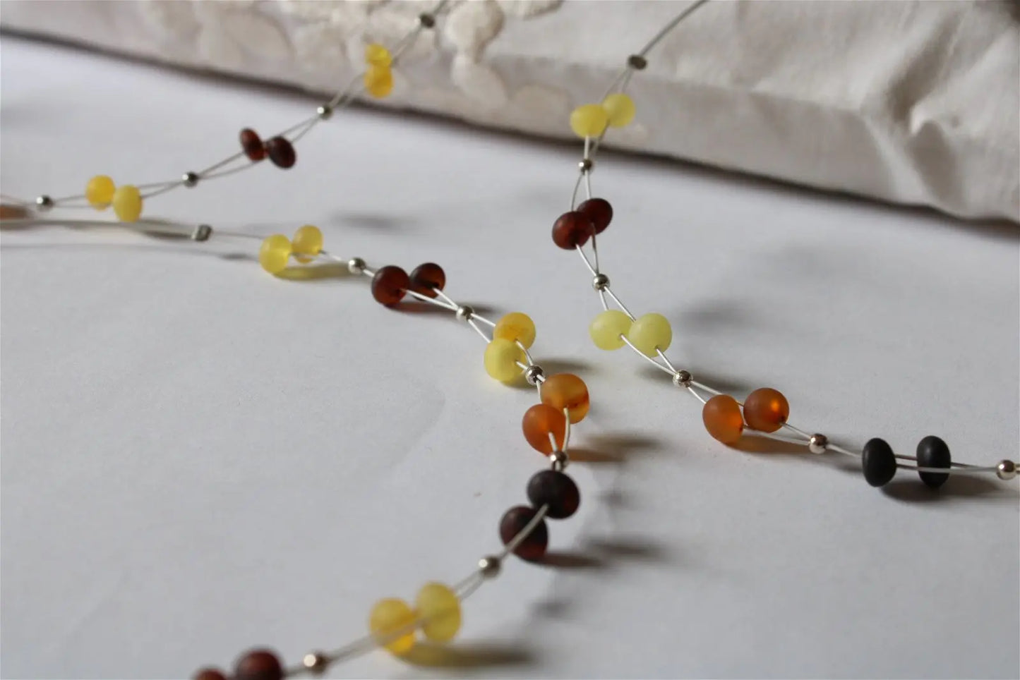 Collier en ambre mat certifié sur fil câblé 45cm - Lituanie - Aurore Lune