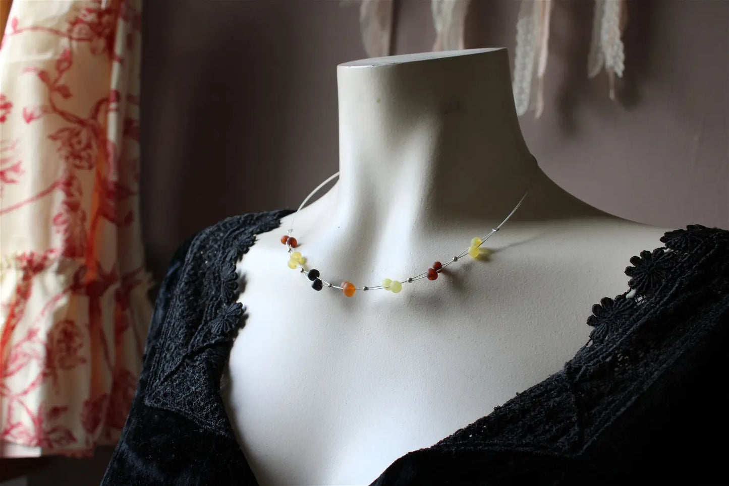 Collier en ambre mat certifié sur fil câblé 45cm - Lituanie - Aurore Lune