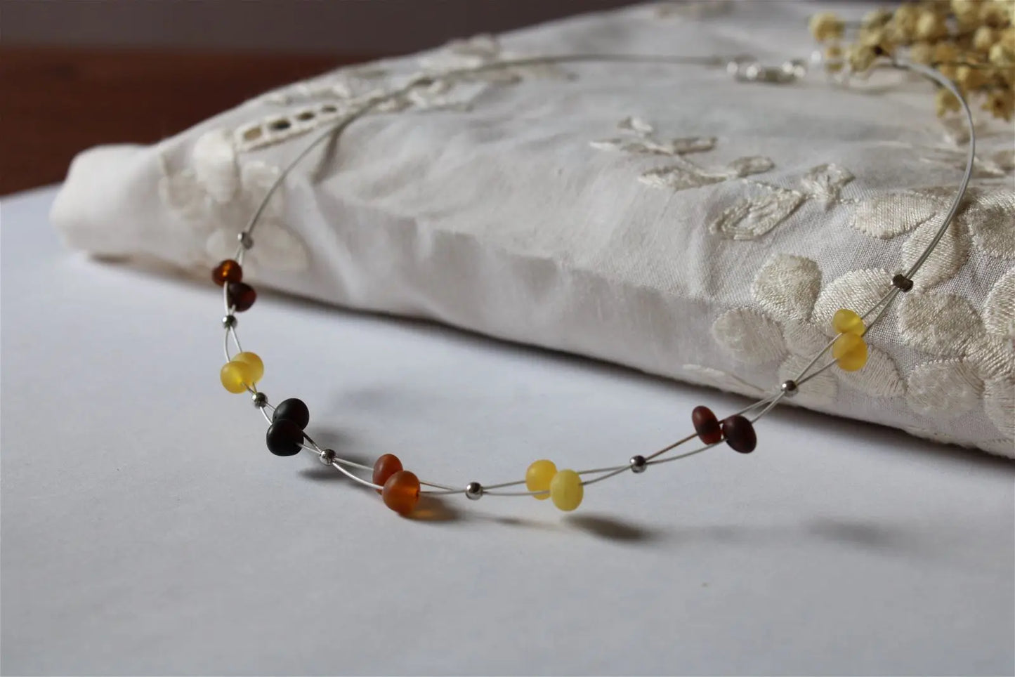 Collier en ambre mat certifié sur fil câblé 45cm - Lituanie - Aurore Lune
