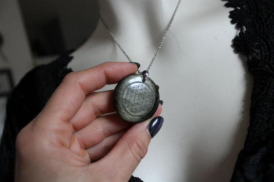 Collier en obsidienne dorée avec gravure fleur de vie - Aurore Lune
