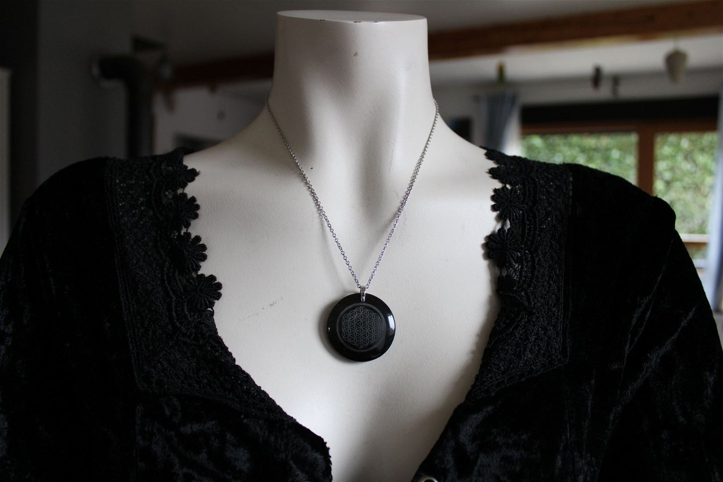 Collier en obsidienne dorée avec gravure fleur de vie - Aurore Lune